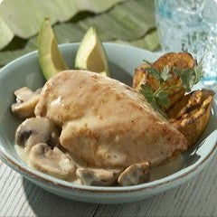 Chicken in Cream Sauce Recipe - www.ElColmado.com