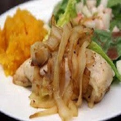 Chicken Breast with Caramelized Onions Recipe - www.ElColmado.com